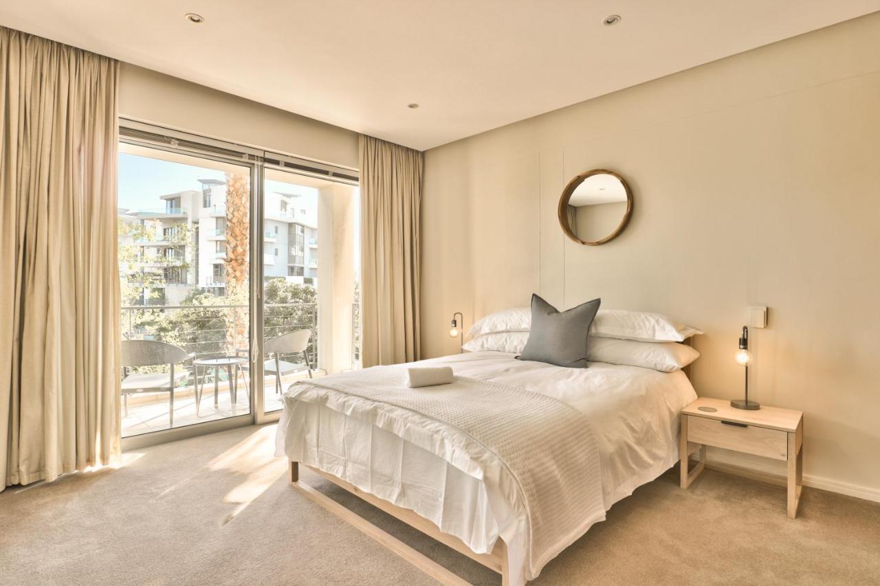 Elegant V&A Waterfront Canal Apartment Кейптаун Екстериор снимка