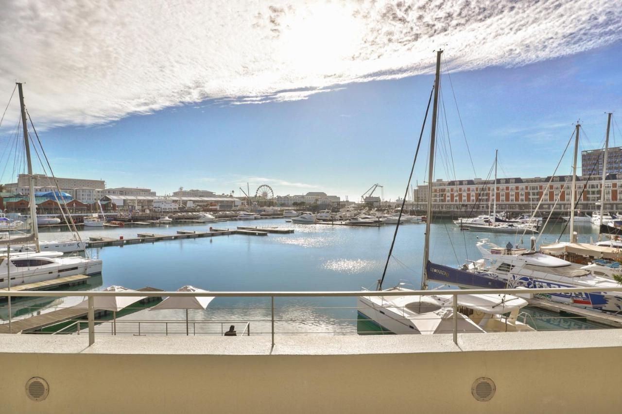 Elegant V&A Waterfront Canal Apartment Кейптаун Екстериор снимка
