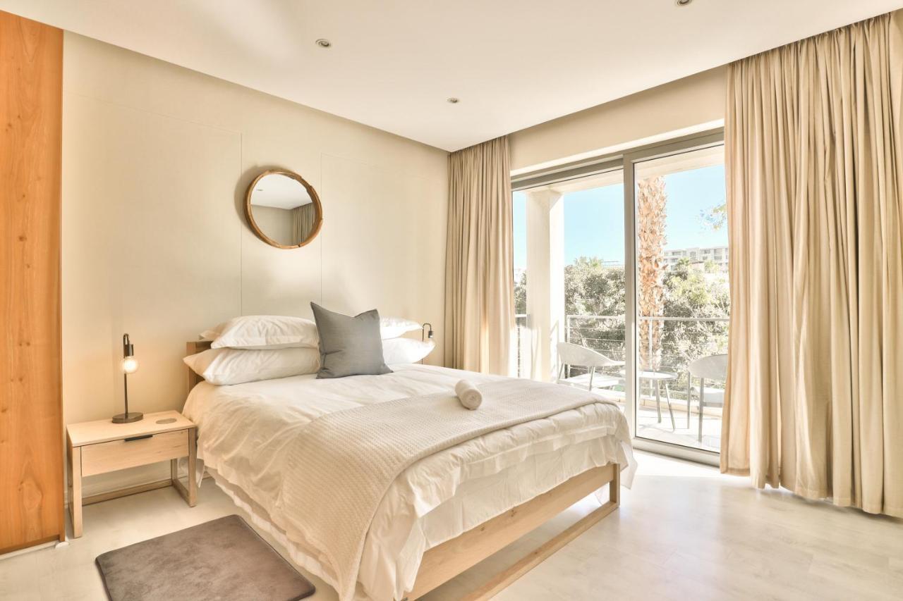 Elegant V&A Waterfront Canal Apartment Кейптаун Екстериор снимка