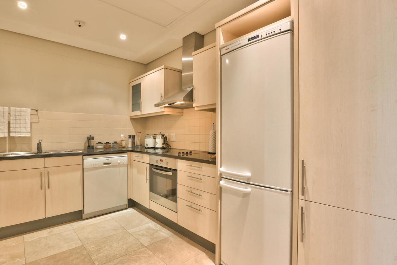 Elegant V&A Waterfront Canal Apartment Кейптаун Екстериор снимка